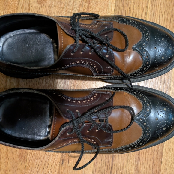 Classic Brown and Black Men's Brogues - Picture 3 of 7
